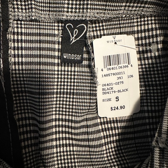 Windsor plaid mini skirt. Size small, NWT - Picture 3 of 3